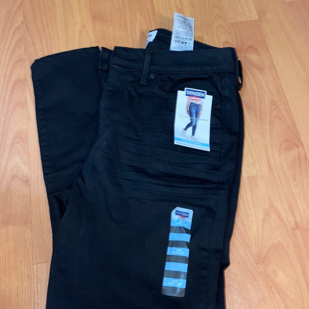 TAGS ATTACHED  Levi’s